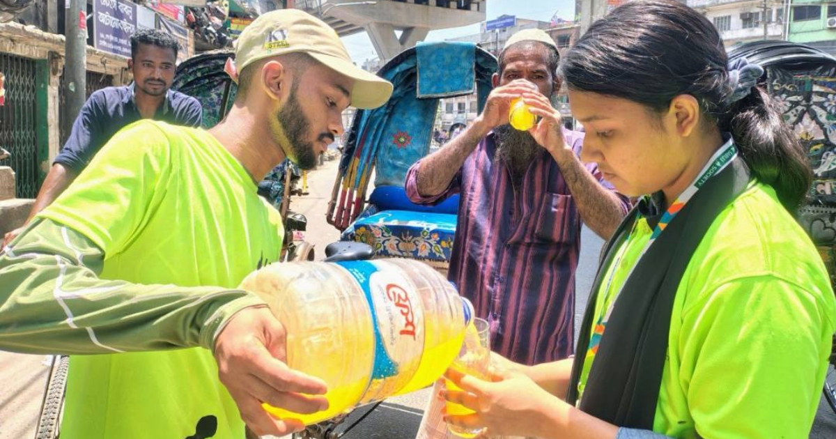 ‘Trishna Mitai’ Campaign Stands Beside Thirsty Pedestrians Amid Intense Heat.